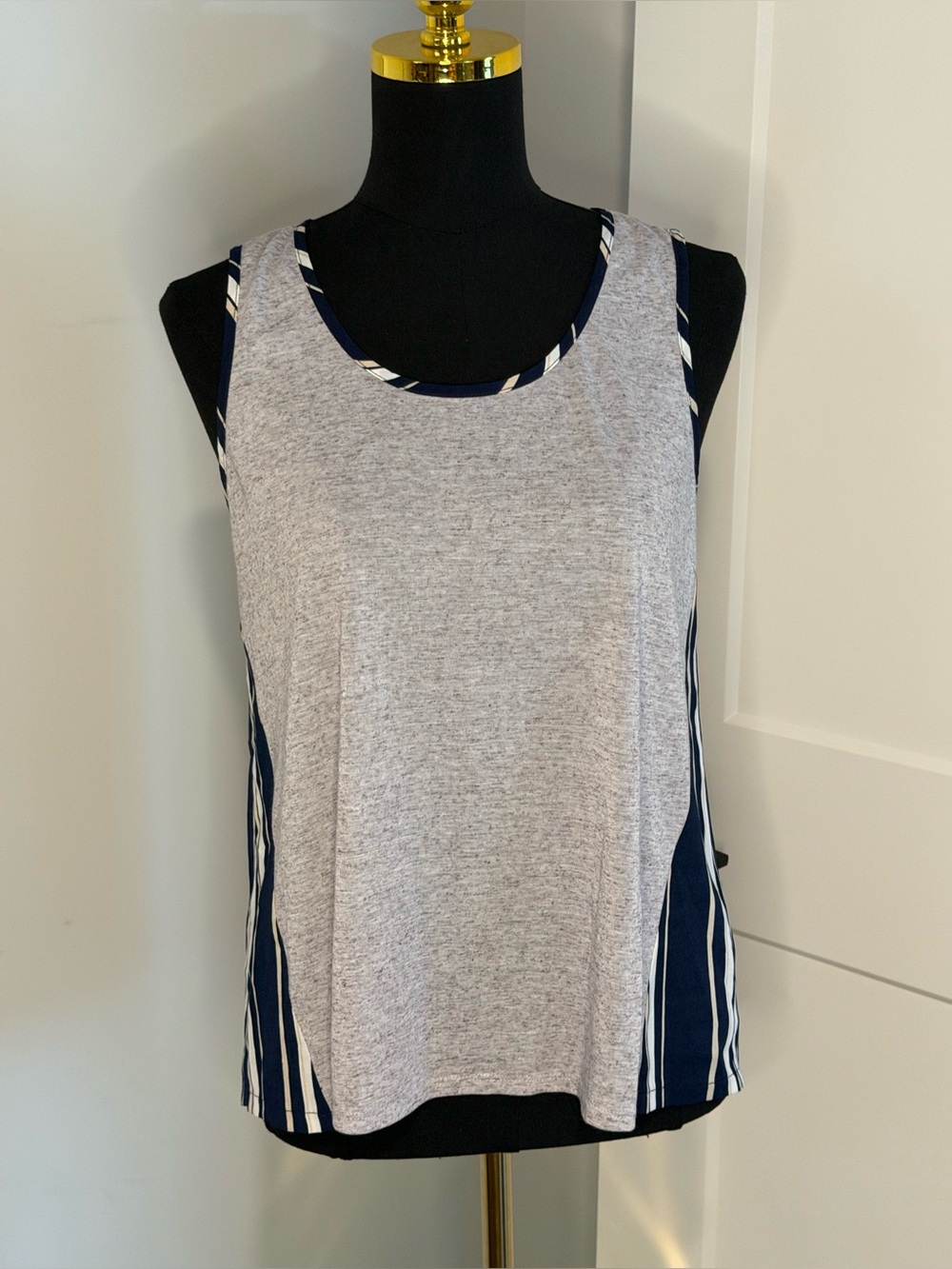 NWOT (S) Hem & Thread Women's Sleeveless Tank Top - Gray & Navy